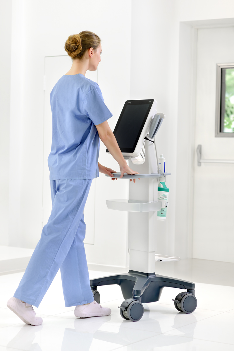 TE7 pushed doctor female